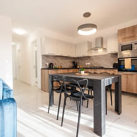 Sea Breeze Apartment